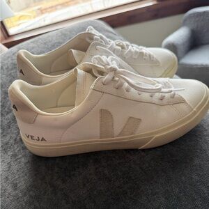 Veja Size 9